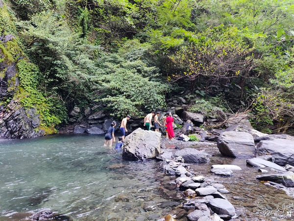 ▲▼新寮瀑布步道。（圖／部落客紫色微笑授權提供）