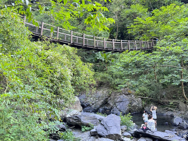 ▲▼新寮瀑布步道。（圖／部落客紫色微笑授權提供）