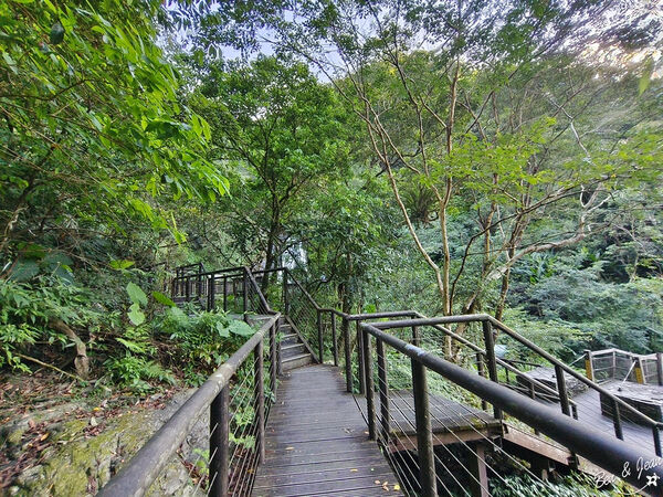 ▲▼新寮瀑布步道。（圖／部落客紫色微笑授權提供）