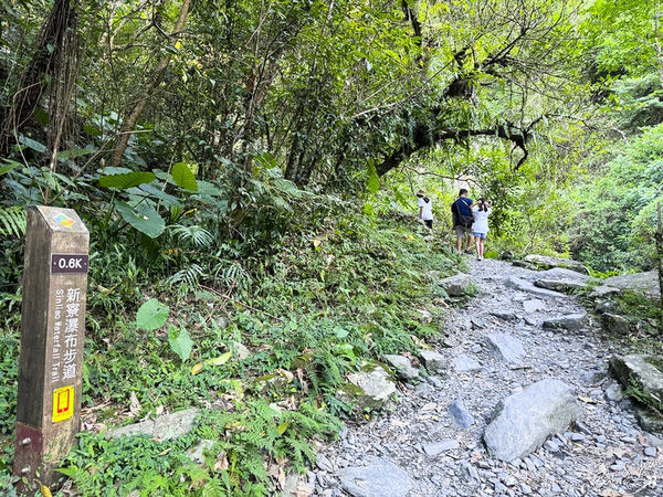 ▲▼新寮瀑布步道。（圖／部落客紫色微笑授權提供）