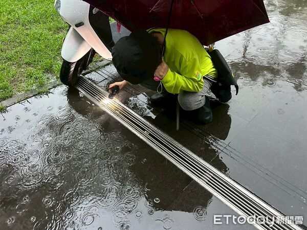 ▲民生醫院周邊進行環境孳檢工作。（圖／記者許宥孺翻攝）