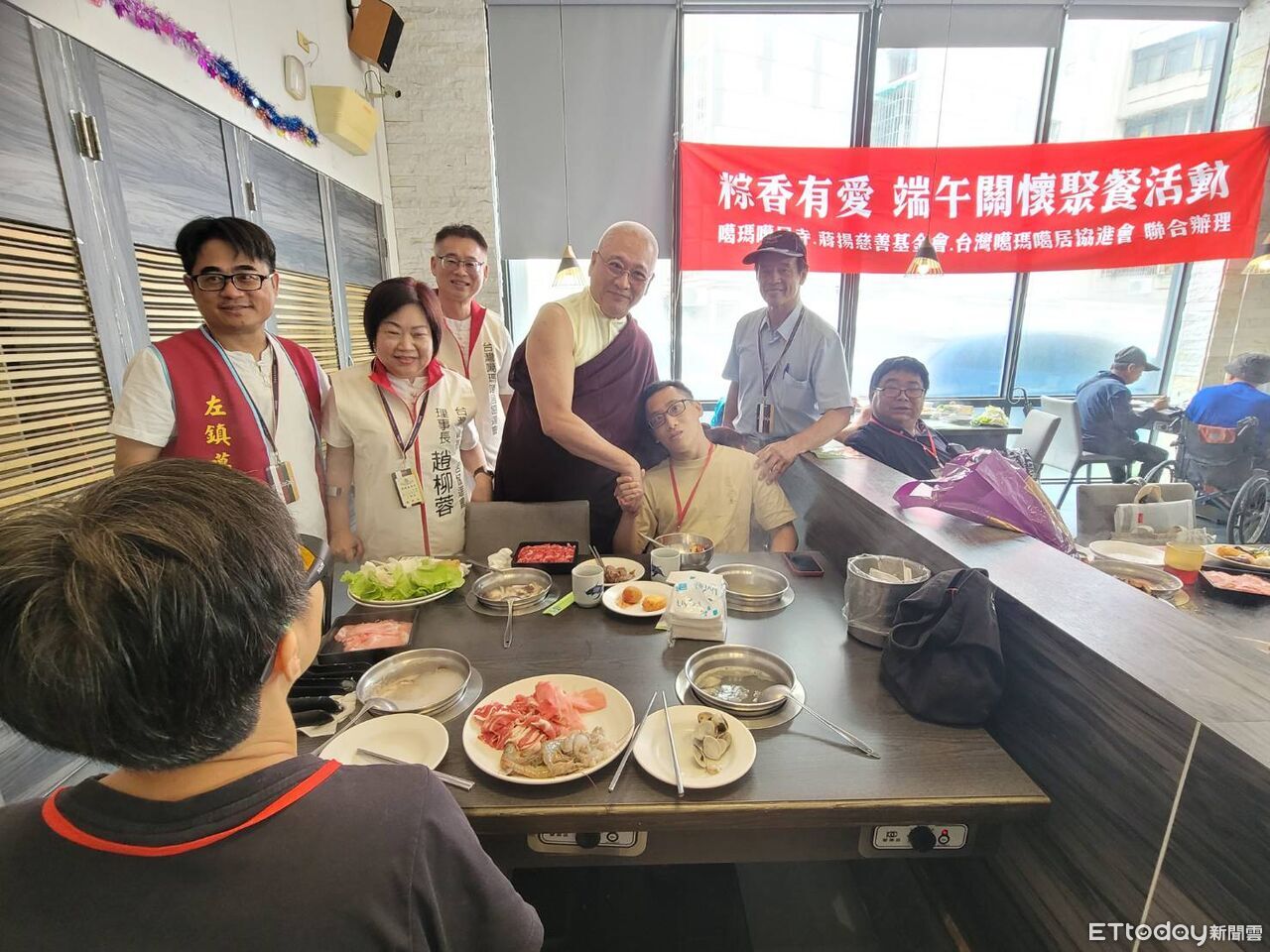 端午粽香送暖 台南左鎮噶居寺與蔣揚基金會邀弱勢團體圍爐餐敘