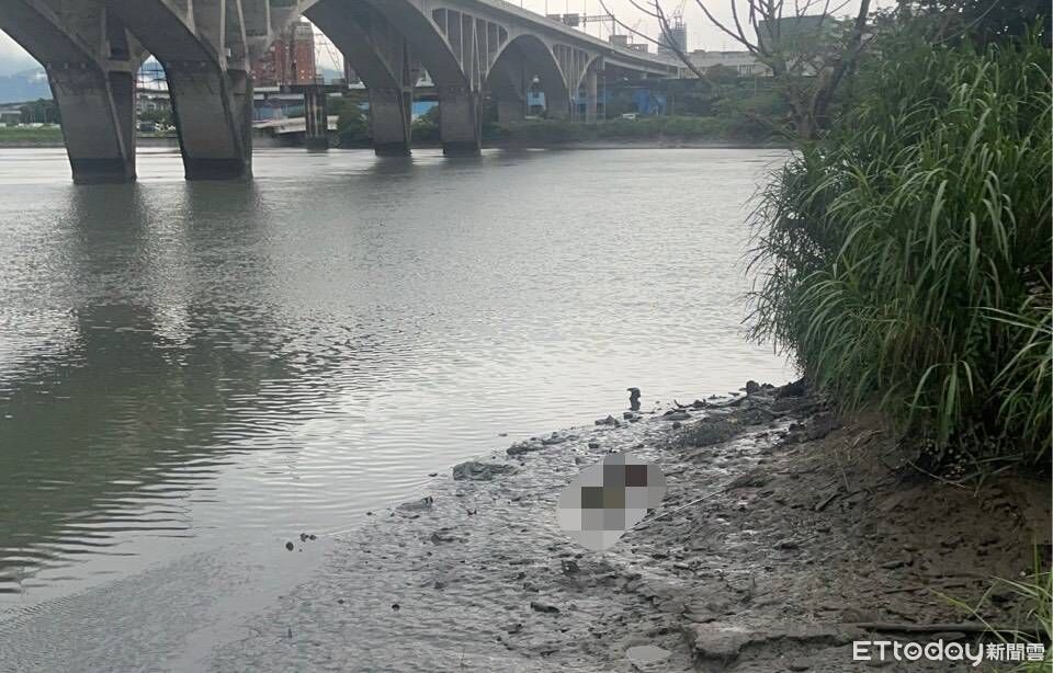 快訊/新北萬板橋下驚見浮屍 50歲男「卡河岸淤泥」已死亡 | ETtoday社會新聞 | ETtoday新聞雲