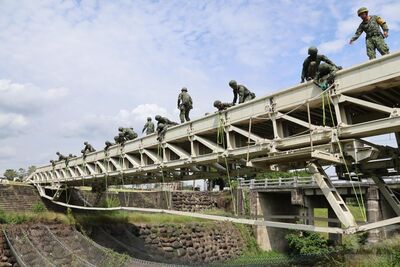 跨越各類地形障礙　52工兵群橋樑架設提升戰場機動