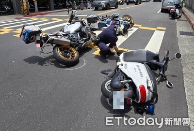 警用機車禮讓行人紅牌重機煞不住 1打2連3撞...警彈開畫面曝
