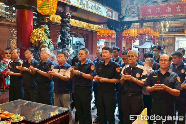▲西螺福興宮警察節前夕表揚10名績優員警，感謝其長期維護地方治安與交通安全。（圖／記者游瓊華翻攝）