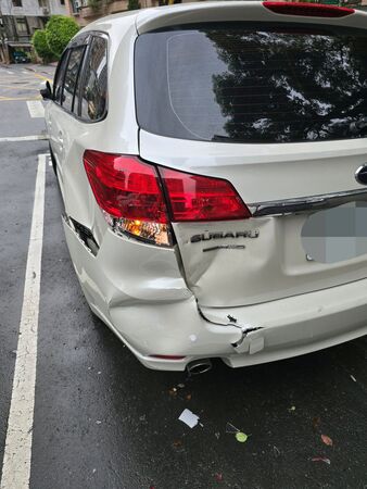 ▲▼高山峰車上開直播「突遭後車猛撞」手機噴飛畫面曝。（圖／翻攝自Facebook／高山峰Mountain﻿）