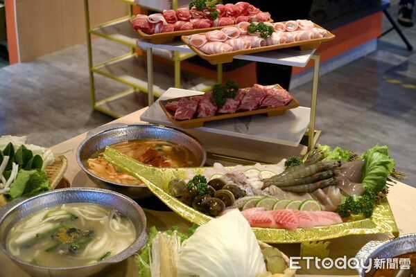 ▲▼小洞天經典石頭火鍋。（圖／新濱町海洋廚房提供）