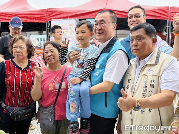 ▲▼李四川出席全國大南瓜比賽活動，獲得現場參與鄉親熱烈歡迎。（圖／李四川競選辦公室提供）