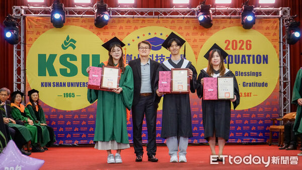 ▲崑山科技大學舉行115學年度畢業典禮，超過2200名畢業生在親友與師長祝福中啟航。（記者林東良翻攝，下同）