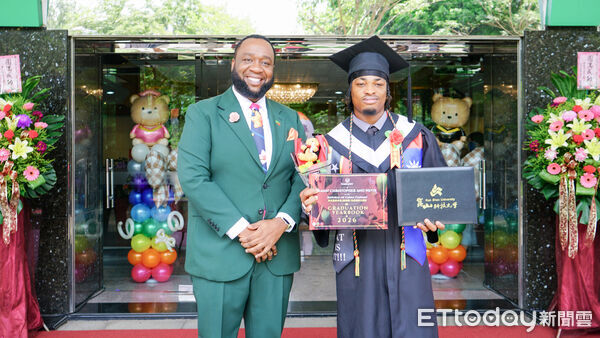 ▲崑山科技大學舉行115學年度畢業典禮，超過2200名畢業生在親友與師長祝福中啟航。（記者林東良翻攝，下同）
