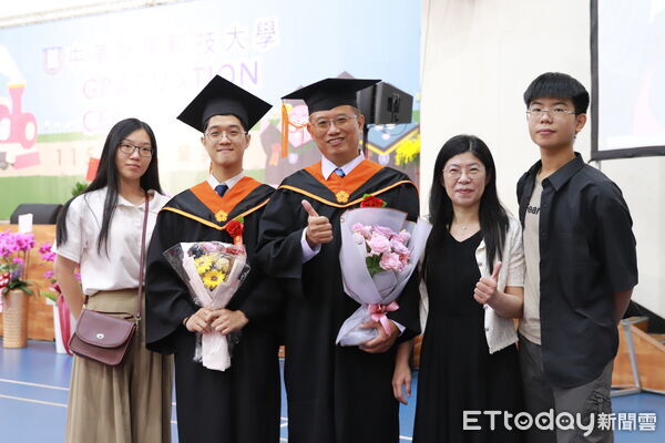 ▲中華醫事科技大學舉行115年度畢業典禮，1770名畢業生在師長與親友祝福中揮別校園。（記者林東良翻攝，下同）