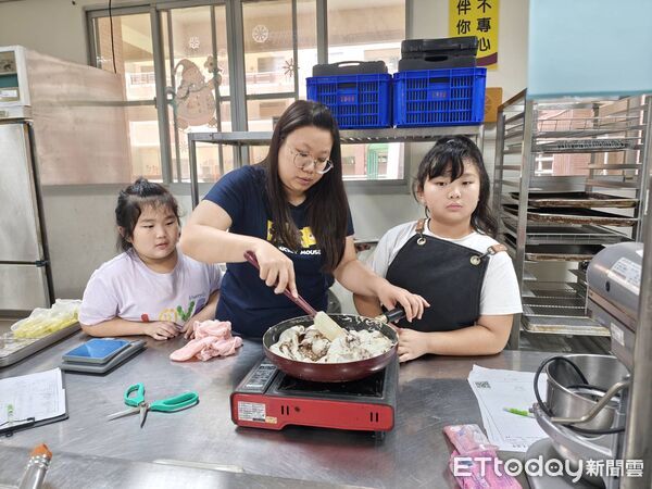 門甜點。（記者林東良翻攝，下同）▲勞工局表示，將持續活化曾文市政願景園區空間，規劃更多元學習活動，鼓勵勞工朋友終身學習。（記者林東良翻攝，下同）