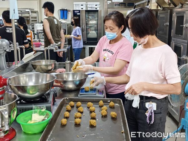 門甜點。（記者林東良翻攝，下同）▲勞工局表示，將持續活化曾文市政願景園區空間，規劃更多元學習活動，鼓勵勞工朋友終身學習。（記者林東良翻攝，下同）
