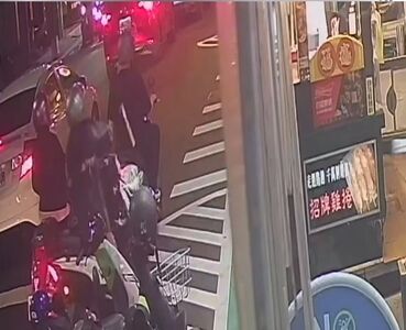 台中女持鐵鎚隨機攻擊!騎士後背遭打忍痛報案 警5小時後逮人