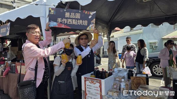 ▲▼   東石鱻蚵文化節午後特色市集，晚上海味宴席開34桌，千人齊聚展現東石魅力  。（圖／記者翁伊森攝）