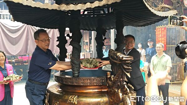 ▲北港武德宮舉辦端午敬老暨關懷弱勢家庭活動，提前為長者及弱勢家庭送上節慶祝福。（圖／記者游瓊華翻攝）