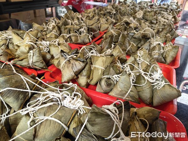 ▲北港武德宮舉辦端午敬老暨關懷弱勢家庭活動，提前為長者及弱勢家庭送上節慶祝福。（圖／記者游瓊華翻攝）