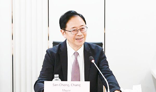 ▲桃園市長張善政率領市府團隊赴泰國進行城市交流，昨日參訪泰國第一學府朱拉隆功大學時致詞。（圖／市府新聞處提供）