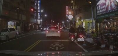▲▼大雅街頭驚傳有機車騎士遭鐵槌隨機攻擊。（圖／民眾提供，下同）