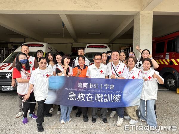 ▲台南市紅十字會防災大隊BLSI志工教練團前往南門分隊參訪交流，深化救災救護實務知能。（記者林東良翻攝，下同）