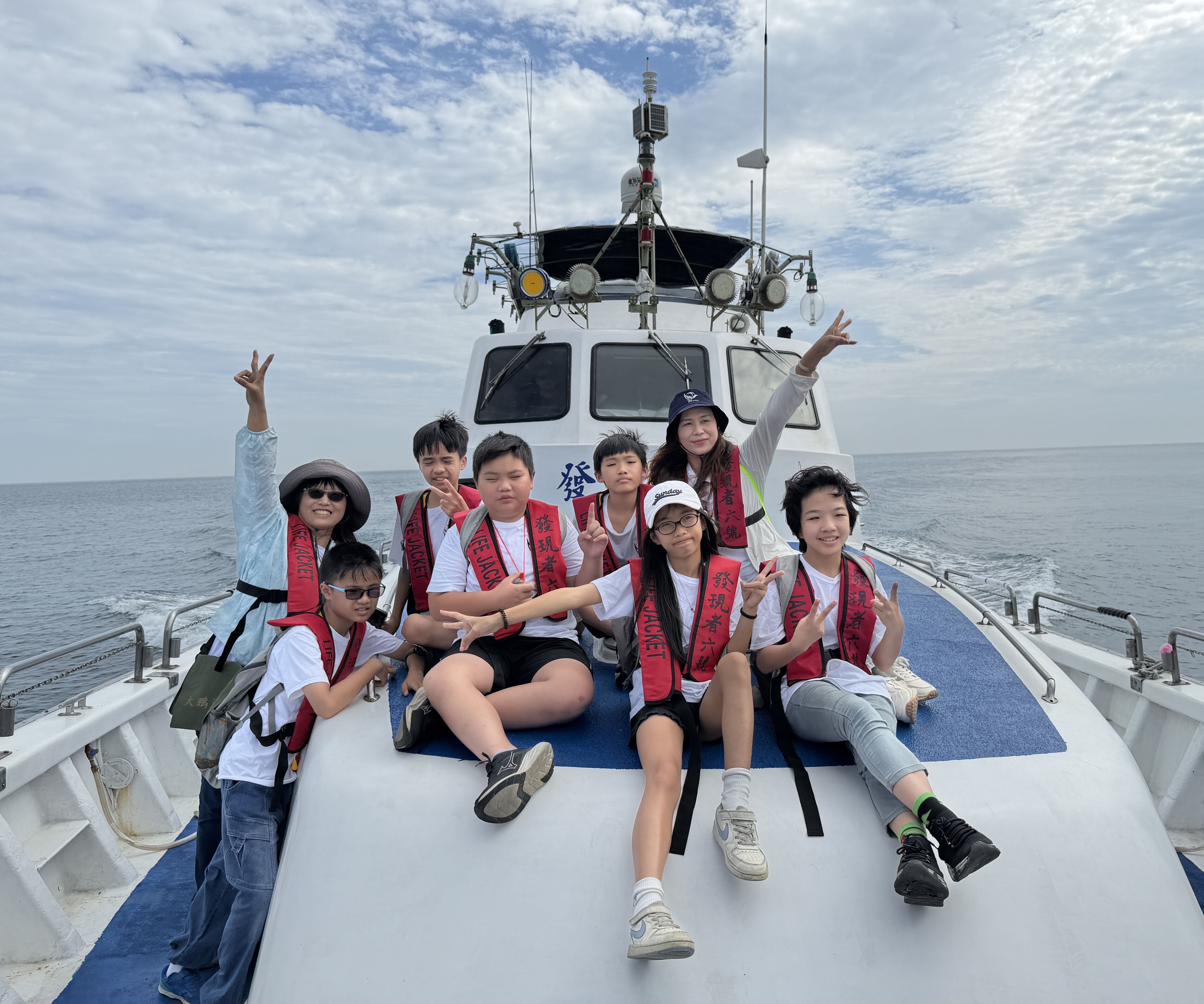 ▲新北大鵬國小畢業生海上看家鄉。（圖／新北市大鵬國小提供）