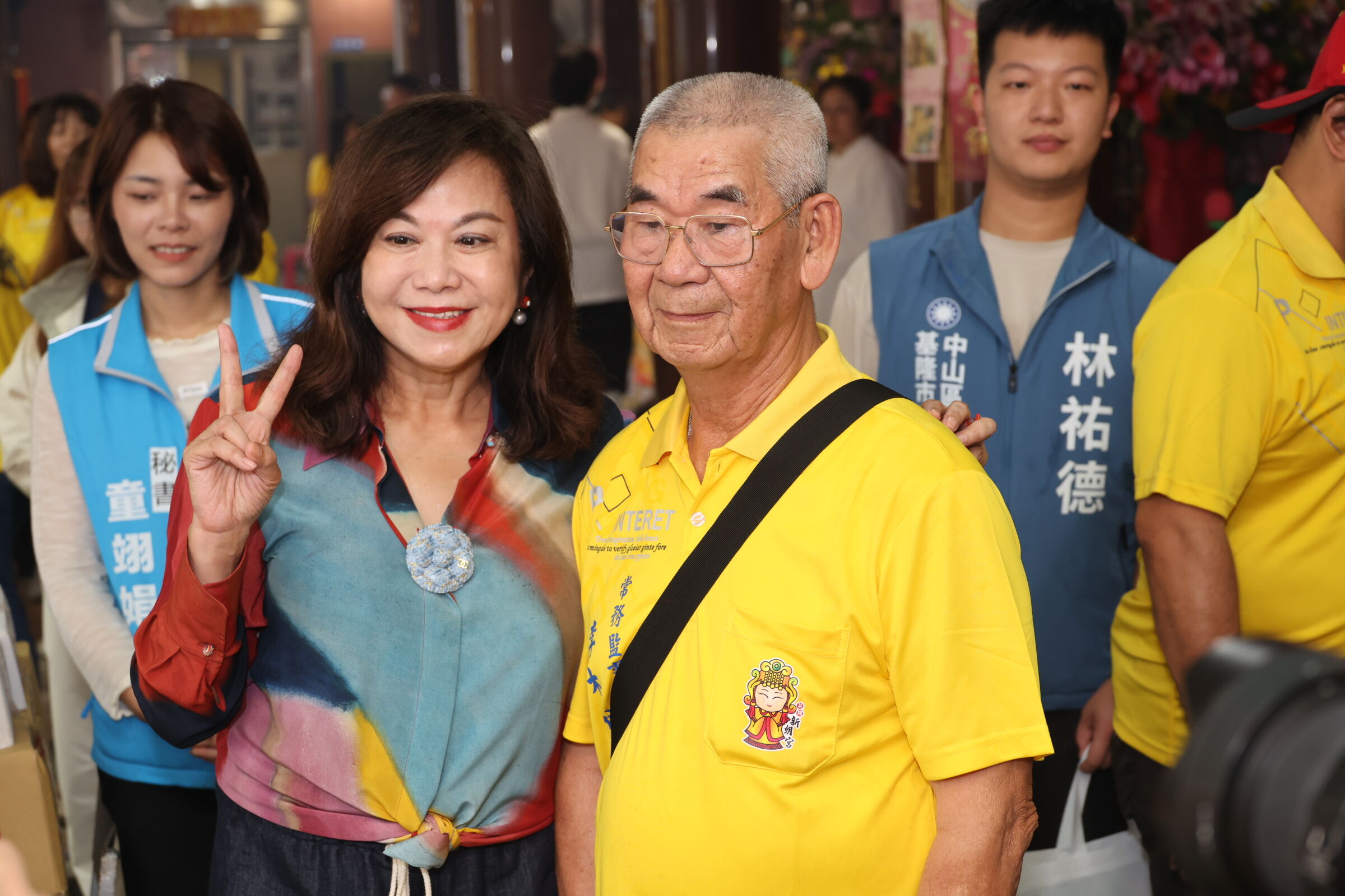 ▲基隆新朝宮三祖媽66週年宮慶 邱佩琳祈願港都繁榮平安。（圖／記者郭世賢翻攝）