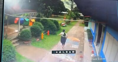 小三男童「持開山刀」追殺女老師！驚悚畫面曝　泰國校園暴力