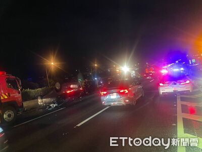 國1楊梅段驚悚車禍!3車連環撞「四輪朝天」橫躺車道 7人受傷送醫