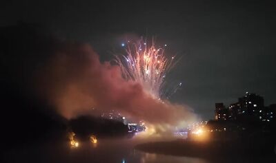 碧潭煙火秀翻車了！「慘變渡劫現場」夜空被吞沒　網全看傻眼