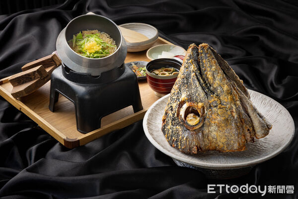 ▲飛翔和食限定套餐，以東港黑鮪魚大腹、中腹與時令刺身，現場演出烤鮪魚頭釜飯。（圖／日航酒店提供）