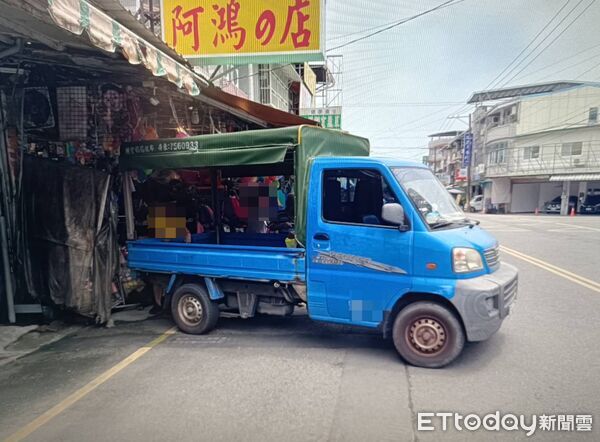 ▲內埔中興路自小貨車倒車暴衝。（圖／記者陳崑福翻攝）