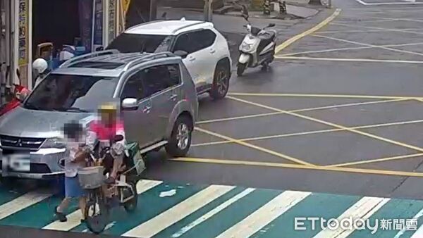 ▲隆電輔車斑馬線撞飛10歲童 違停車主也被追查。（圖／記者郭世賢翻攝）