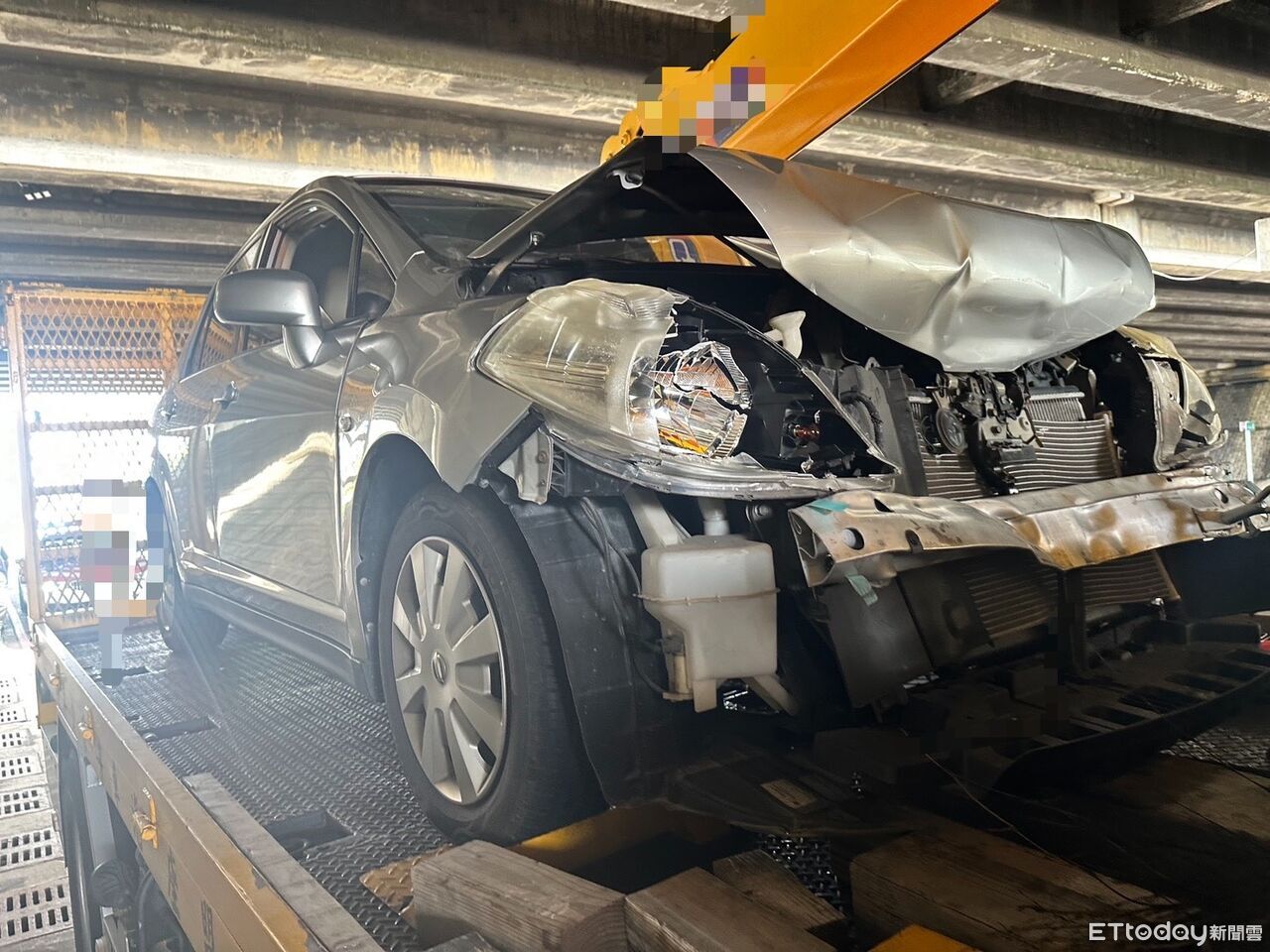 國1台南永康段車禍!27歲男未保持安全距離追撞 車頭撞爛 | ETtoday社會新聞 | ETtoday新聞雲