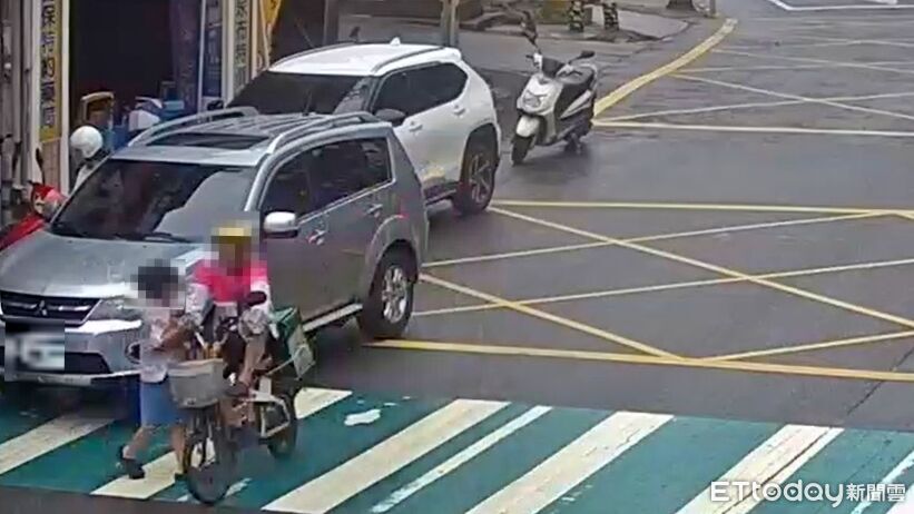 斑馬線前未停讓!電輔車斑馬線撞飛10歲童 違停車主也被追查 | ETtoday社會新聞 | ETtoday新聞雲