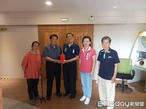 前總統府祕書長曾永權返屏東送暖 捐60萬助育幼院+早療機構 | ETtoday地方新聞 | ETtoday新聞雲