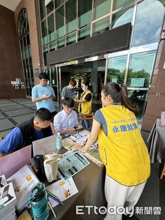 ▲永康就業中心攜手南臺科大、台南應用科大及崑山科大，建構「青年人才廊帶」提供校園駐點服務。（記者林東良翻攝，下同）