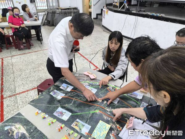 ▲基隆長興里辦兵棋推演工作坊。（圖／記者郭世賢翻攝）