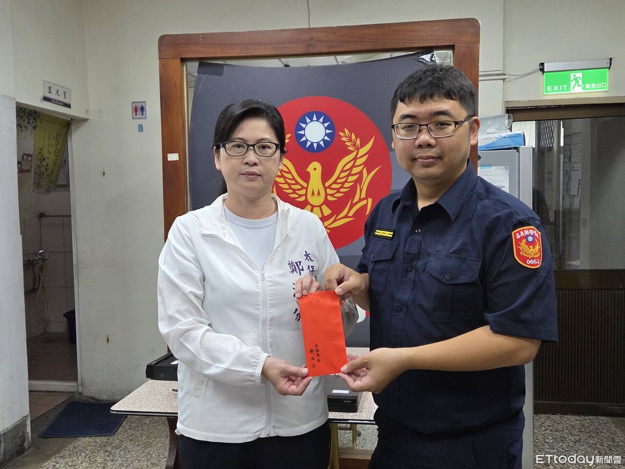 男持槍闖彩券行 太保市長致敬英雄慰勉員警、頒加菜金 | ETtoday地方新聞 | ETtoday新聞雲