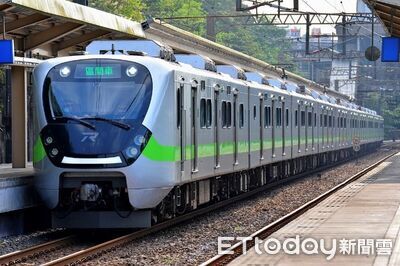 快訊／台鐵施工怪手翻覆　苗栗=竹南採單線行車