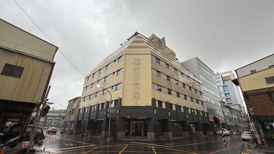 高雄車站商圈復活！　神祕租客年捧1200萬包歇業飯店12年