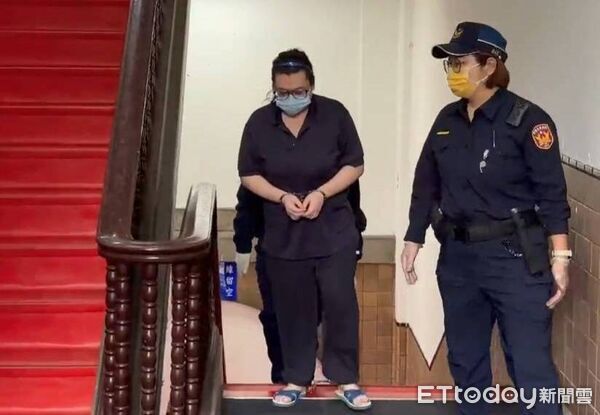 ▲▼撞死所長的女毒蟲陳嘉瑩、所長劉宗鑫的遺孀在庭外受訪。（圖／記者吳銘峯攝）