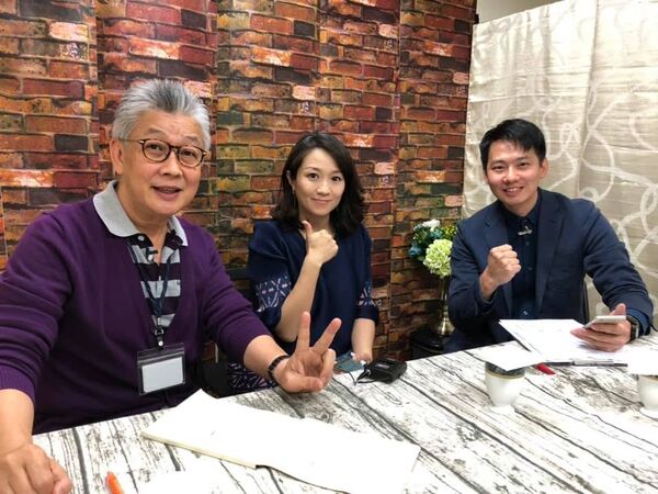 ▲寇紹恩妻子琪玫師母(左)向外界透露丈夫現況。（圖／翻攝臉書）