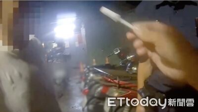 騎士變換車道「沒打方向燈」遭攔查勸導 全身飄異味毒測慘了