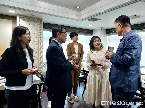 ▲台南市長黃偉哲今年4月及6月再度率團訪韓，積極為台南芒果拓展韓國市場。（記者林東良翻攝，下同）