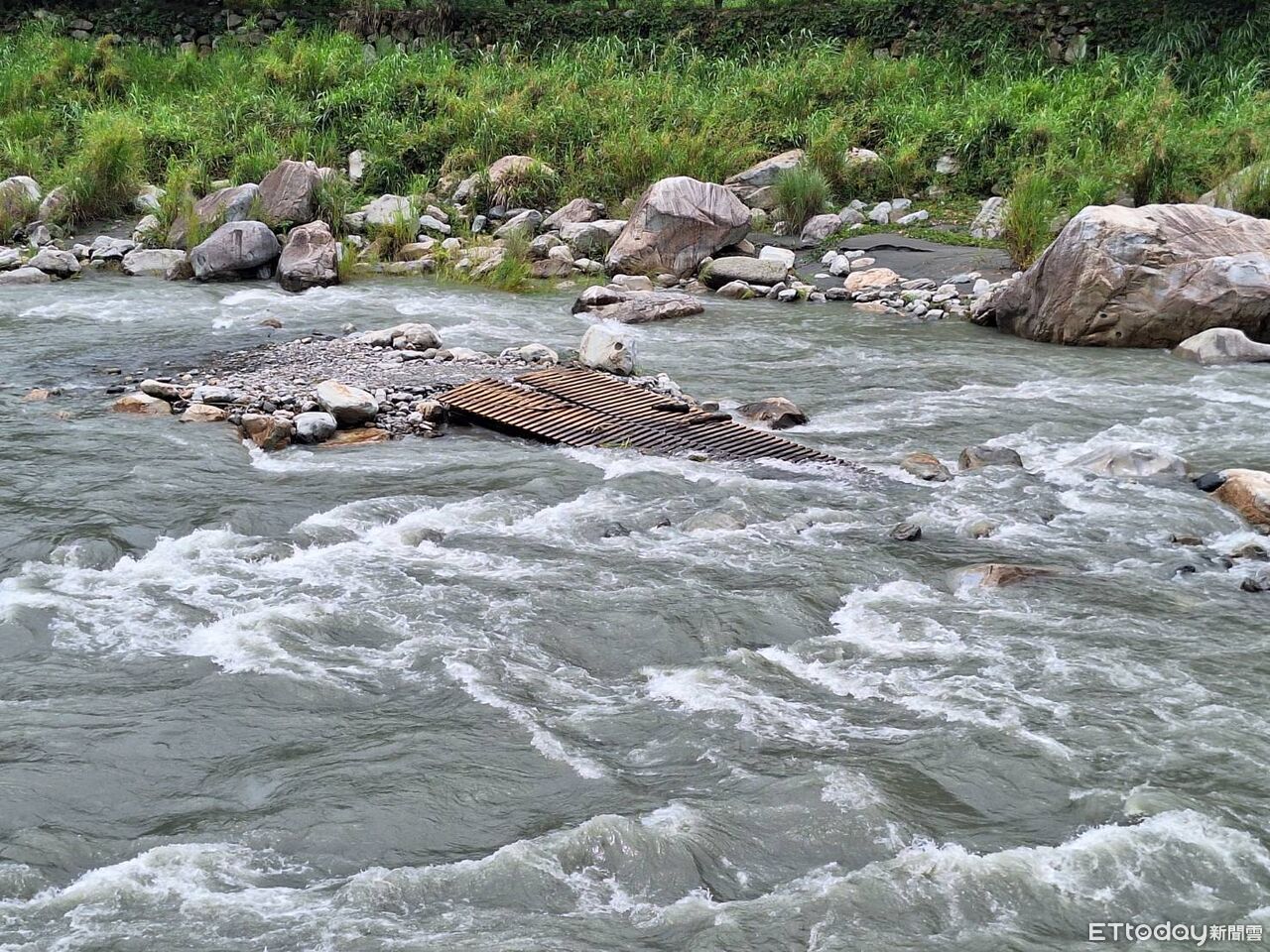 獨 /汛期河床清淤便道慘遭淹沒 民眾批枯水開挖才不浪費公帑 | ETtoday地方新聞 | ETtoday新聞雲