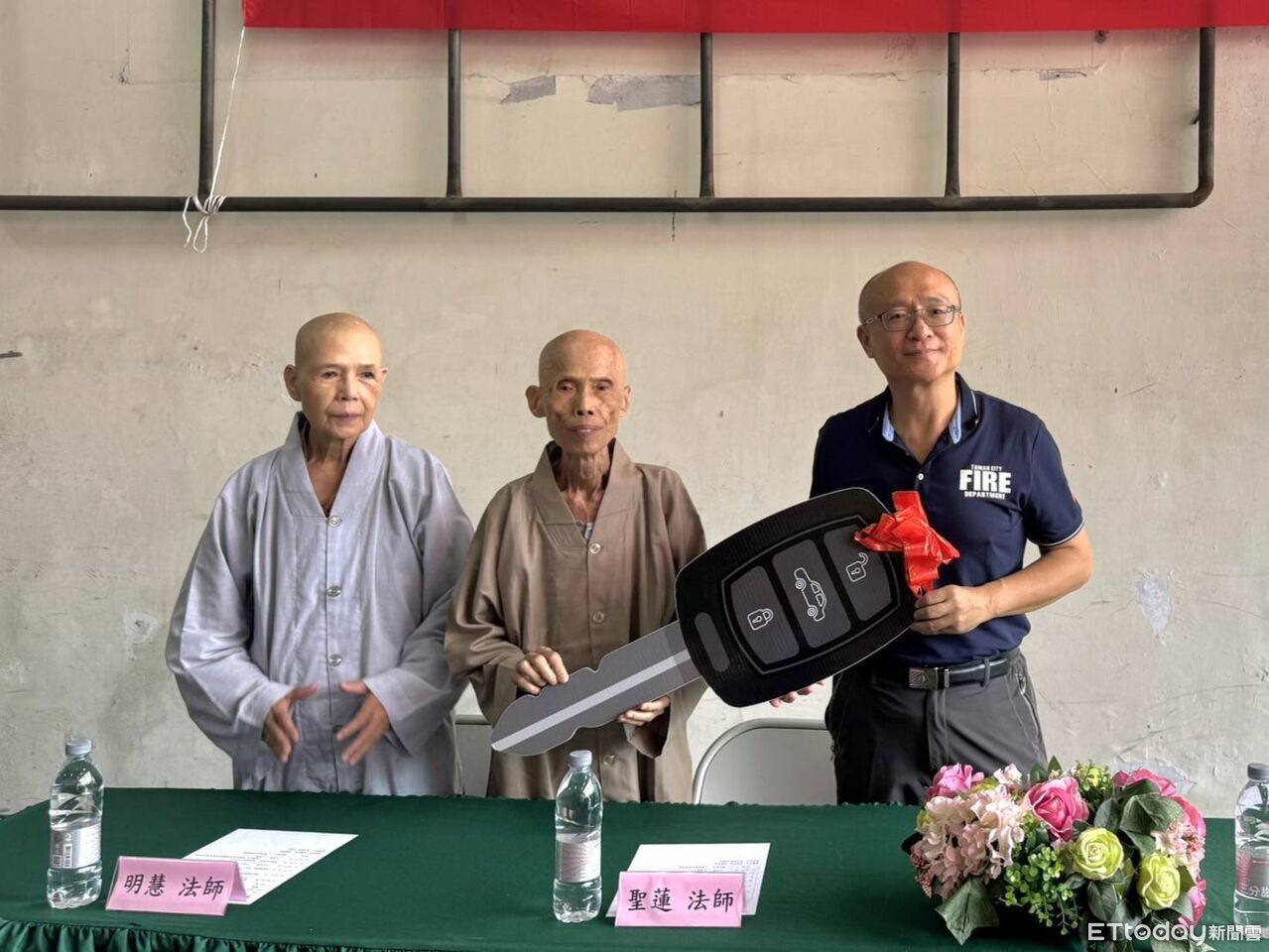 宗教慈善暖府城 聖蓮、明慧法師捐千萬救助器材車提升南消救災戰力 | ETtoday地方新聞 | ETtoday新聞雲