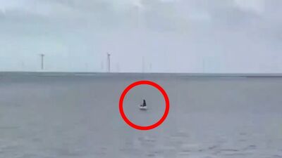 苗栗國小童沒上課…獨自1人「坐保麗龍塊」海上漂!驚險畫面曝光