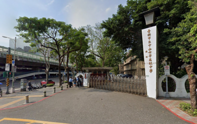 快訊/中山女高電梯驚魂!門打不開受困7樓 女學生頭痛送醫