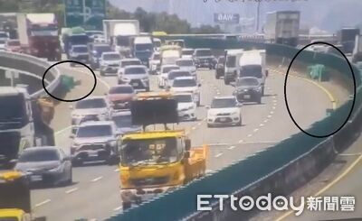 國3意外!水耕蔬菜滾下大貨車成「綠色炸彈」 後車減速急閃